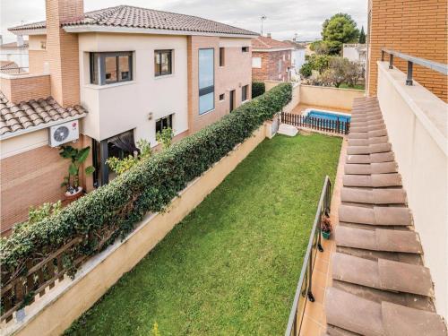 Five-bedroom Holiday Home In Roda De Bera