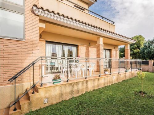 Five-bedroom Holiday Home In Roda De Bera