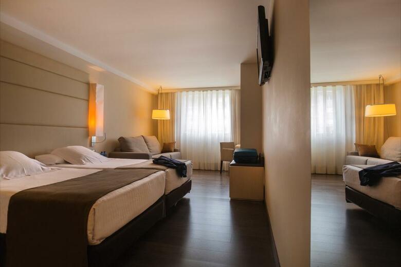 Hotel Yomo Mola Park