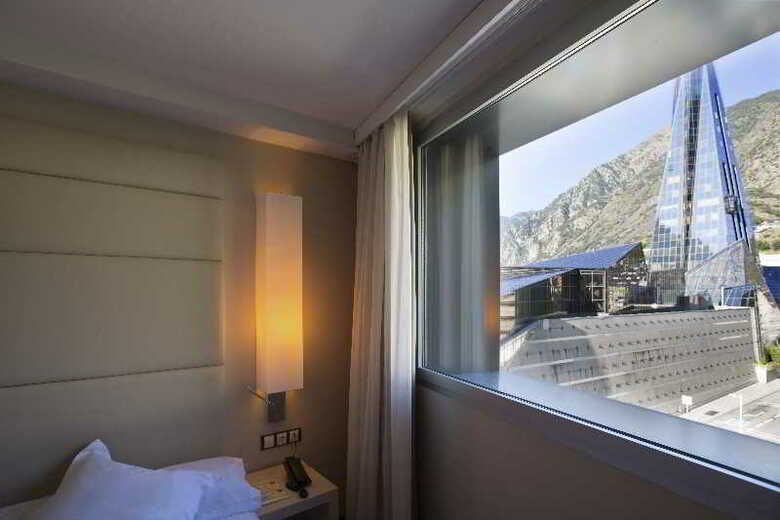 Hotel Yomo Mola Park