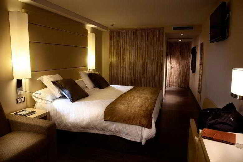 Hotel Yomo Mola Park