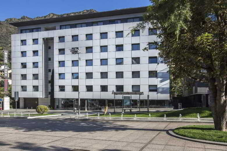 Hotel Yomo Mola Park