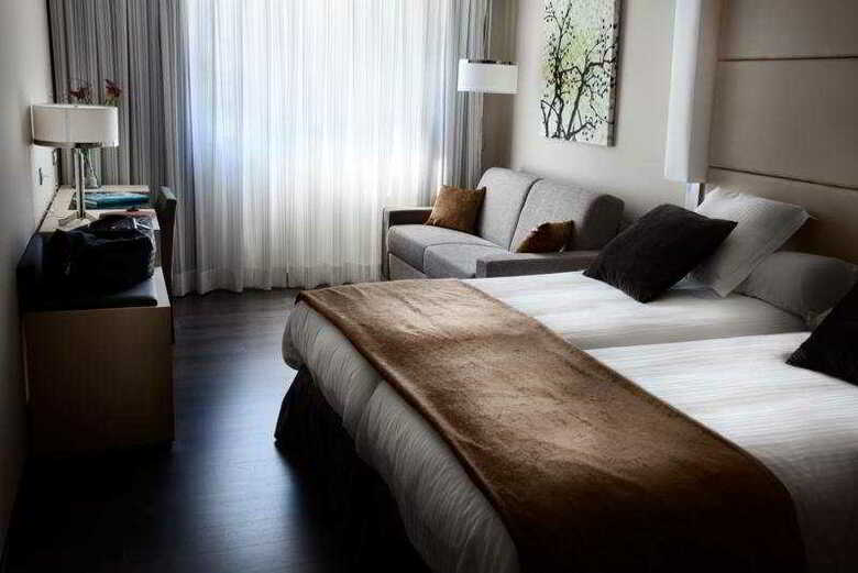 Hotel Yomo Mola Park
