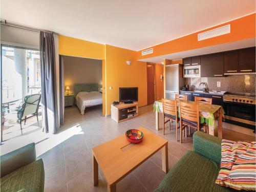 Two-bedroom Apartment In Roses