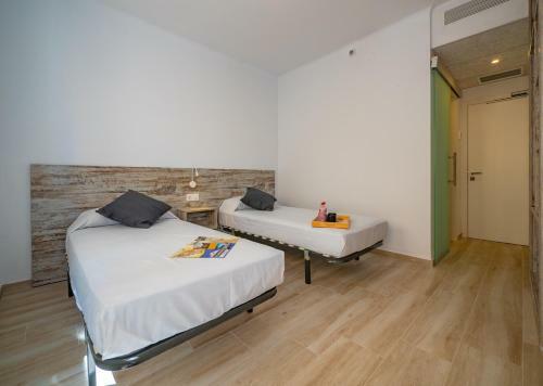 Hostal Agi Gloria Rooms