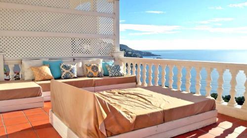 Luxury Apartment In Roses