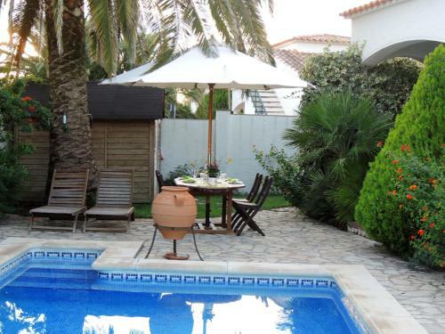 Casa Individual Con Piscina En Roses