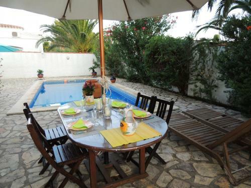 Casa Individual Con Piscina En Roses