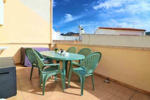 Apartamento A 200 Mtrs De La Playa En Roses Centro