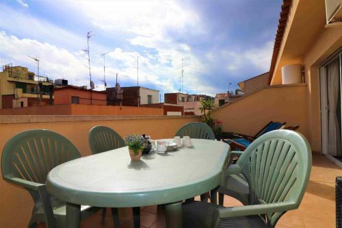 Apartamento A 200 Mtrs De La Playa En Roses Centro