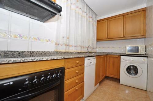 Apartamento A 200 Mtrs De La Playa En Roses Centro