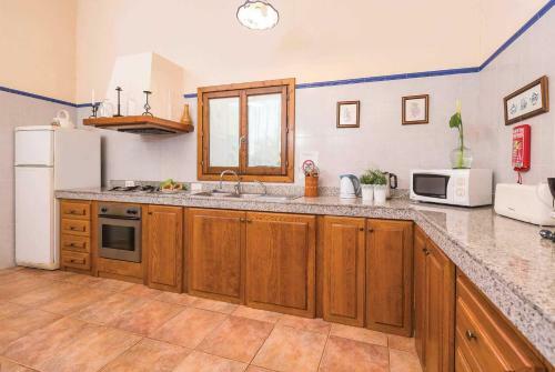 Sa Pobla Villa Sleeps 8 Air Con Wifi