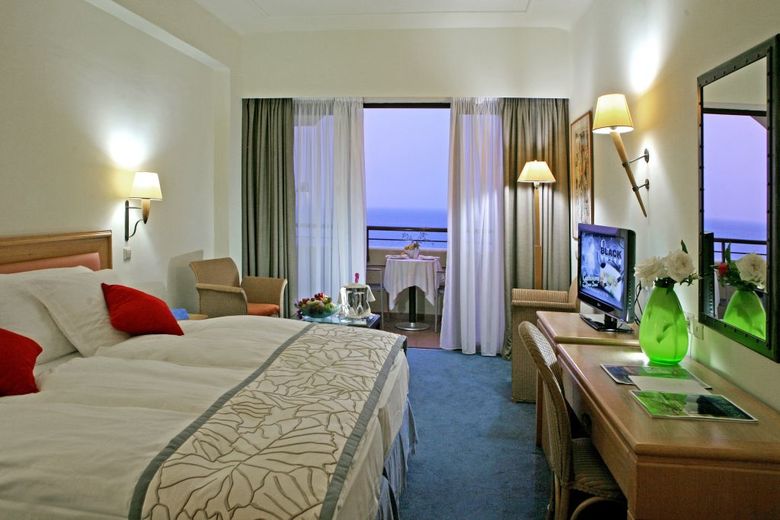 Hotel Amathus Beach
