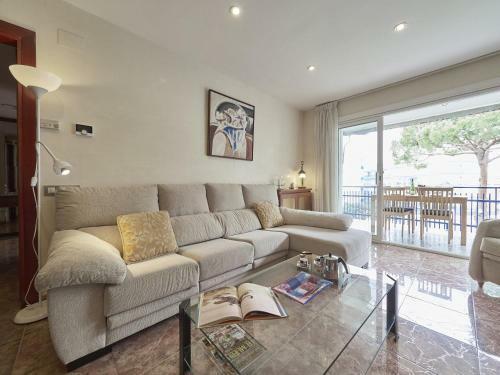 Sea & Pool Apartment