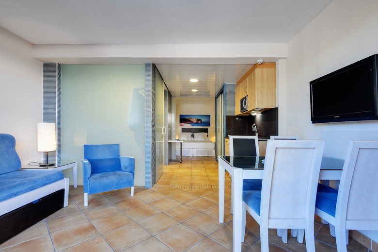Hotel Occidental Cala Vi�as