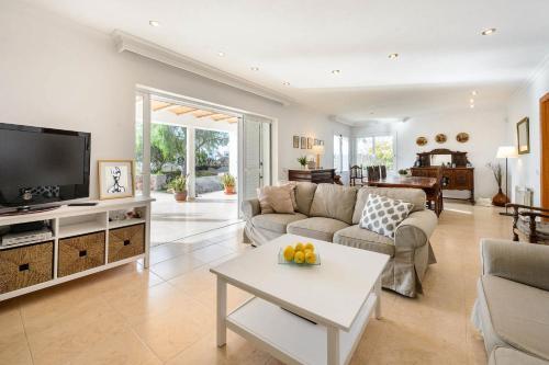 Villa Suki Ibiza: Outstanding Location, Great Value!