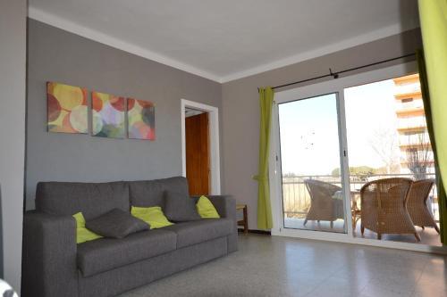 Apartamento Con Piscina Comunitaria. Tcanig�2d