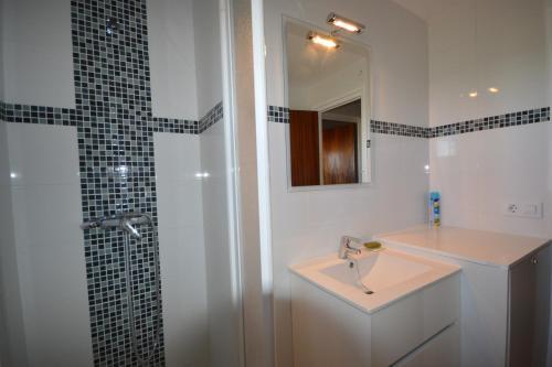 Apartamento Con Piscina Comunitaria. Tcanig�2d