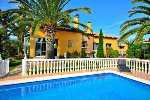Casa Con Jardin Y Piscina En El Nau