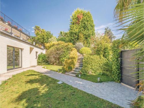 Five-bedroom Holiday Home In Sant Pol De Mar