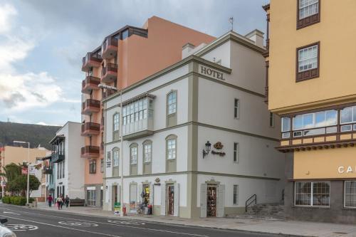 Hotel Emblem�tico Holiday Time