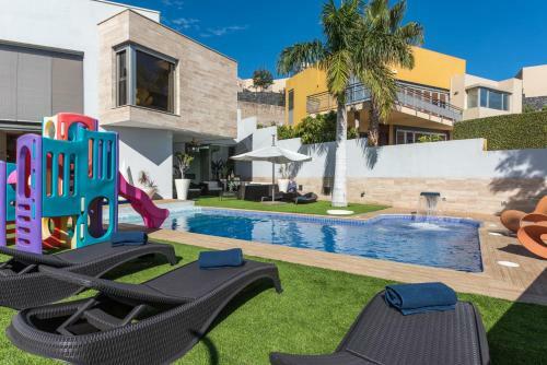 Santa Cruz Bay Luxury Villa