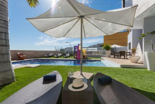 Santa Cruz Bay Luxury Villa