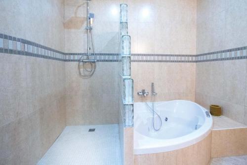 Can Valls Villa Sleeps 9 Wifi