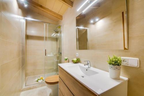 Santa Margalida Villa Sleeps 8 Pool Air Con Wifi