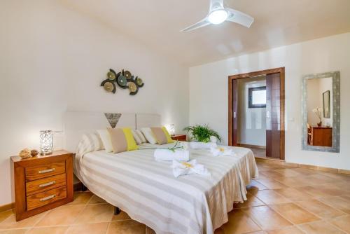Santa Margalida Villa Sleeps 8 Pool Air Con Wifi
