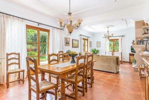 Santa Margalida Villa Sleeps 10 Air Con Wifi