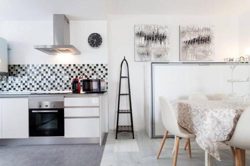 Triana Bridge Apartment