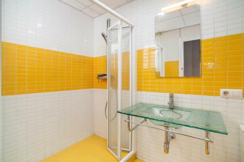 10 Bdr Chalet; Maria Luisa Park