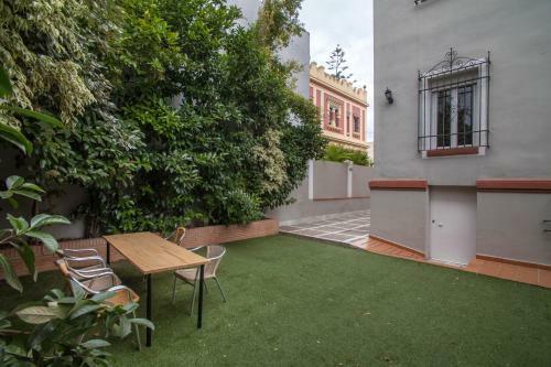 10 Bdr Chalet; Maria Luisa Park