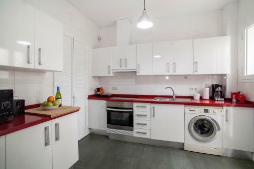 10 Bdr Chalet; Maria Luisa Park