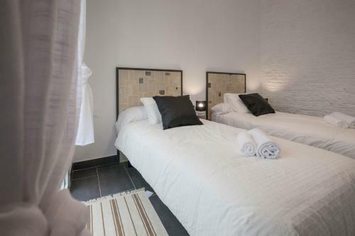 Modern And Spacious Apartment. Private Patio