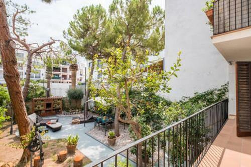 Pure Olive Garden Apartment Sitges