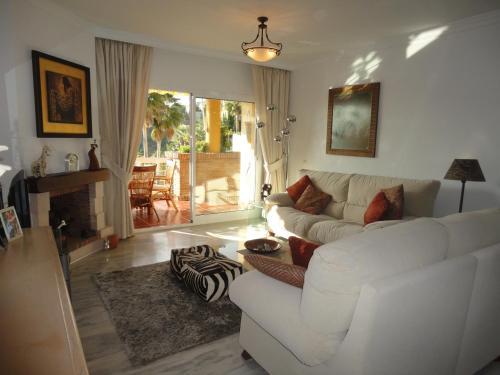 Apartamento Ref. 2733 Altos De Calahonda