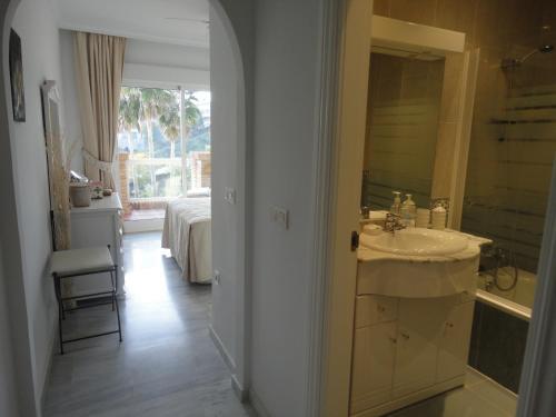 Apartamento Ref. 2733 Altos De Calahonda