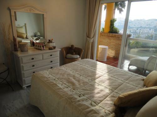 Apartamento Ref. 2733 Altos De Calahonda