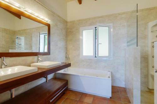 Son Bou Villa Sleeps 13 Pool Air Con Wifi