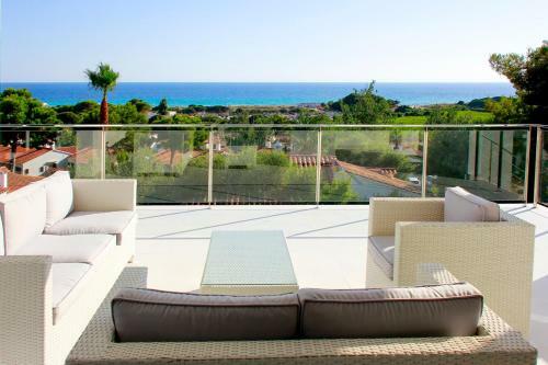 Son Bou Villa Sleeps 10 Pool Air Con Wifi