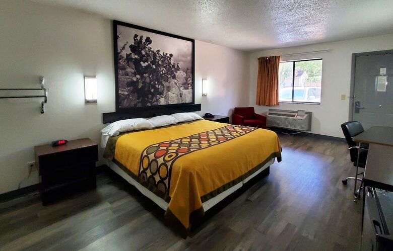 Hotel Super 8 Arlington East