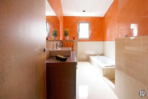 Son Servera Villa Sleeps 8 Pool Wifi