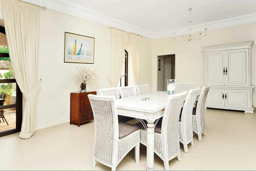 Sotogrande Villa Sleeps 10 Air Con Wifi