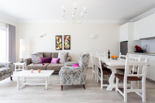 Cosy Apartment In Tenerife Views, Pool & Wifi