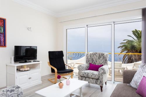 Cosy Apartment In Tenerife Views, Pool & Wifi