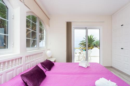Cosy Apartment In Tenerife Views, Pool & Wifi