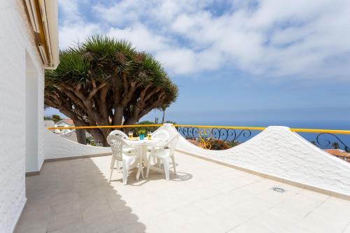 Cosy Apartment In Tenerife Views, Pool & Wifi