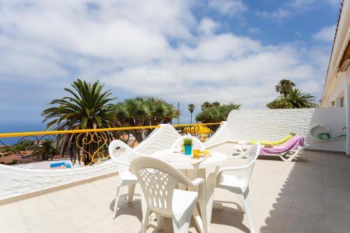 Cosy Apartment In Tenerife Views, Pool & Wifi